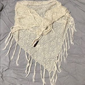 Lace ivory triangle shawl fringed NWT